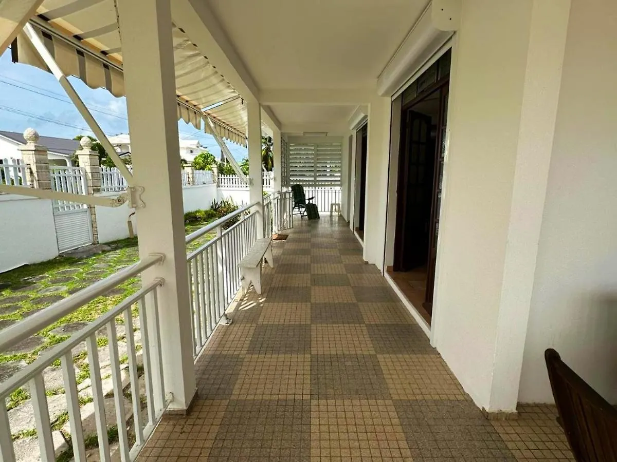 Maison Spacieuse A Petit Canal 104 M² Proche Sites Historiques Guadeloupe