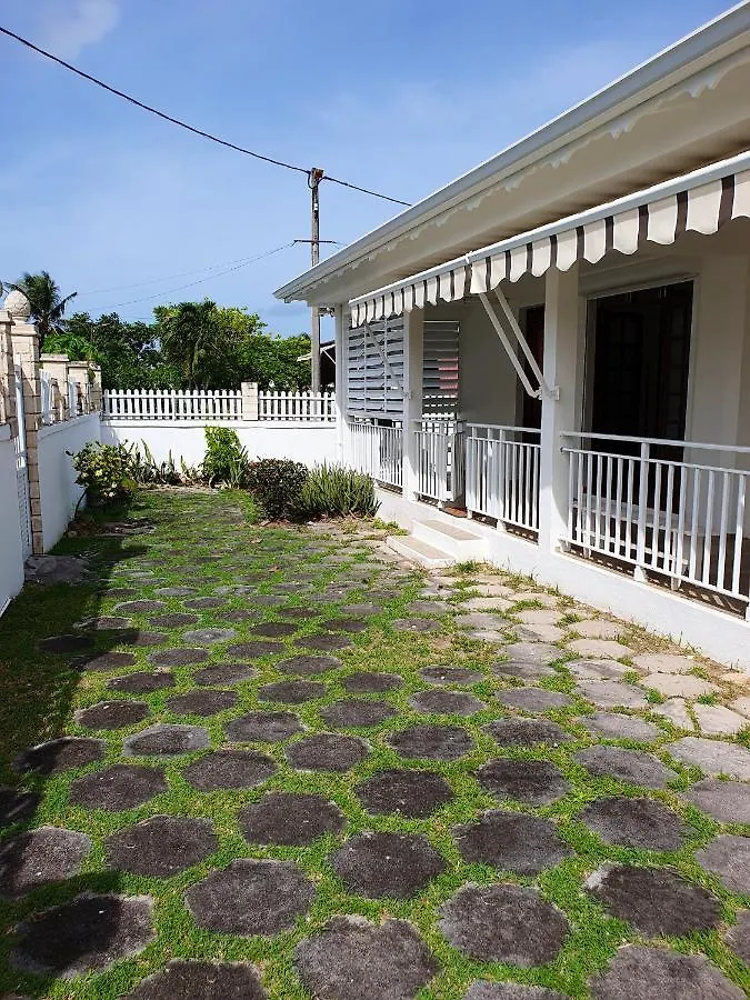 Maison Spacieuse A Petit Canal 104 M² Proche Sites Historiques 0*, Petit-Canal
