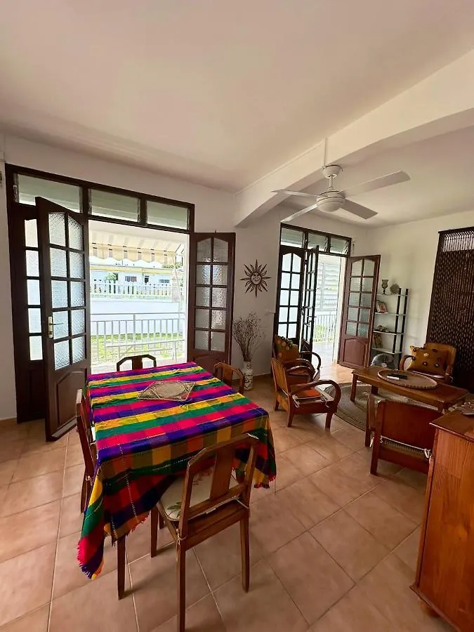 Feriehus Maison Spacieuse A Petit Canal 104 M² Proche Sites Historiques Guadeloupe